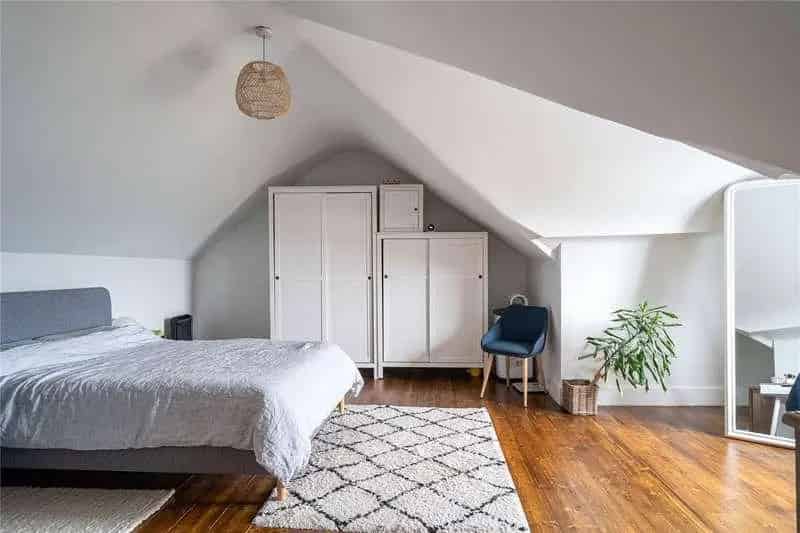 2 bed flat for sale