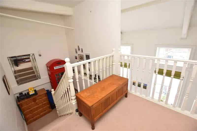 Spacious Duplex Apartment with Character Features and Parking
