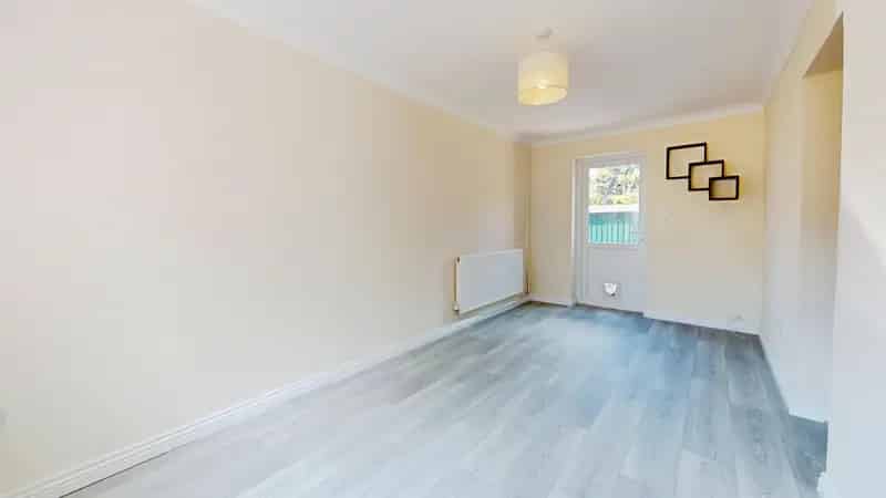 3 Bedroom Semi-Detached House to Rent