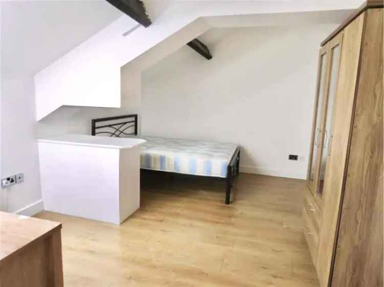 Two Bedroom Furnished Apartment Near Huddersfield Town Centre