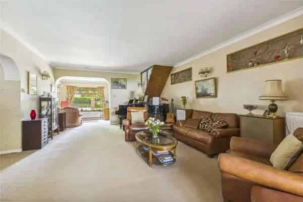 3 Bed Detached House with Workshop - Perfect for Families