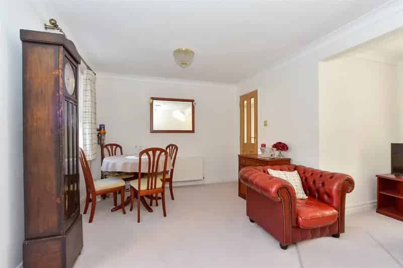 4 Bedroom Detached House for Sale Lords Wood