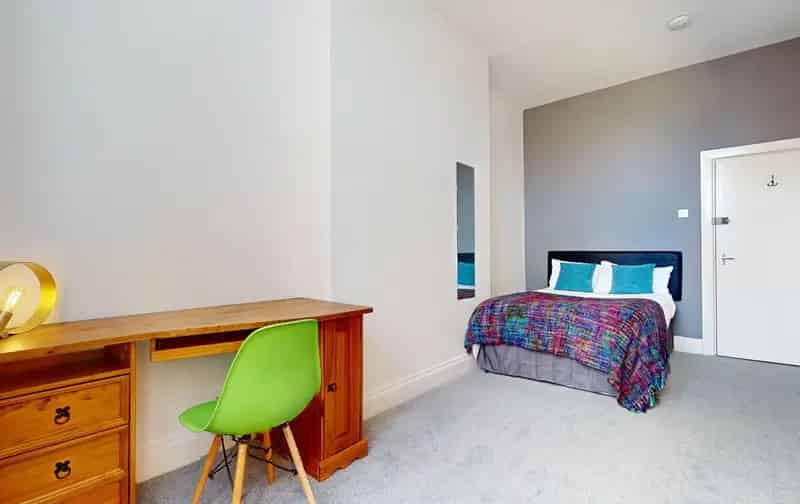 5 Bed Student Flat Near Plymouth University - All Bills Included