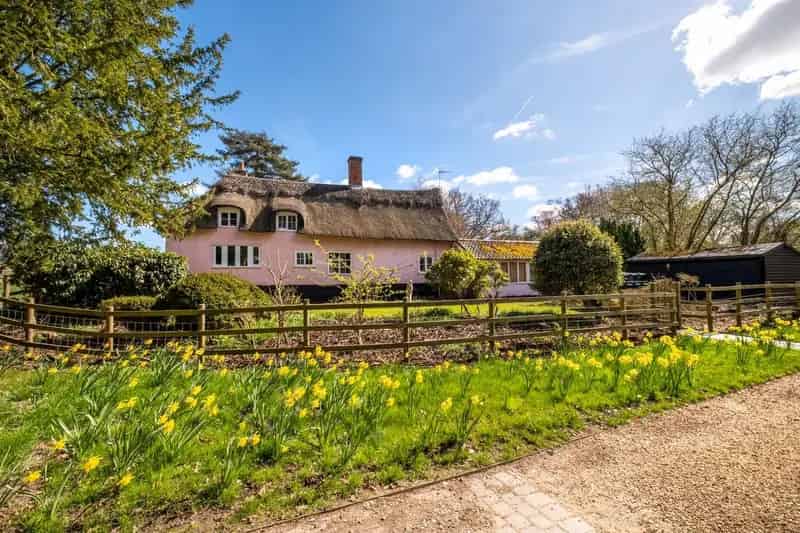 Grade II Listed 5 Bedroom Cottage Near Stowmarket