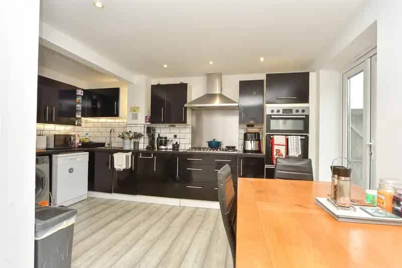 4 bedroom town house for sale