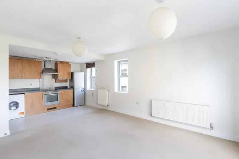 2 Bedroom City Centre Flat Allocated Parking