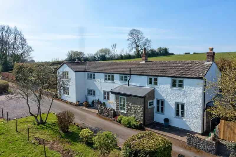 4 Bedroom Cottage for Sale