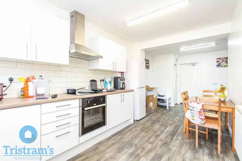 4 Bedroom Ensuite Semi-Detached House for Students Near UON