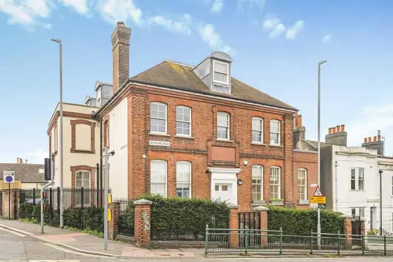 2 Bedroom Flat to Rent in Brighton