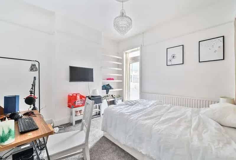 4 Bed House for Sale Modern Auction