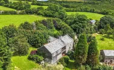 Cornish Farmhouse near Bodmin Moor 3500 sq ft 0.9 acre gardens