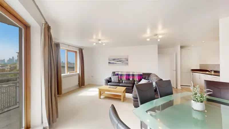 2 Bedroom Apartment House to Rent in Bow London