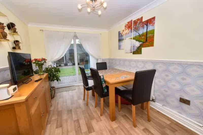 Spacious 2-Bed End Townhouse - First Time Buyer Ideal
