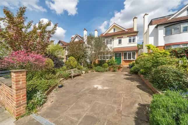 5/6 Bedroom Arts & Crafts House for Sale in Muswell Hill London