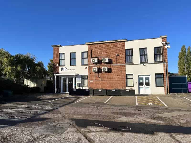 Grantham Office Suite To Let 2201 sq ft Parking