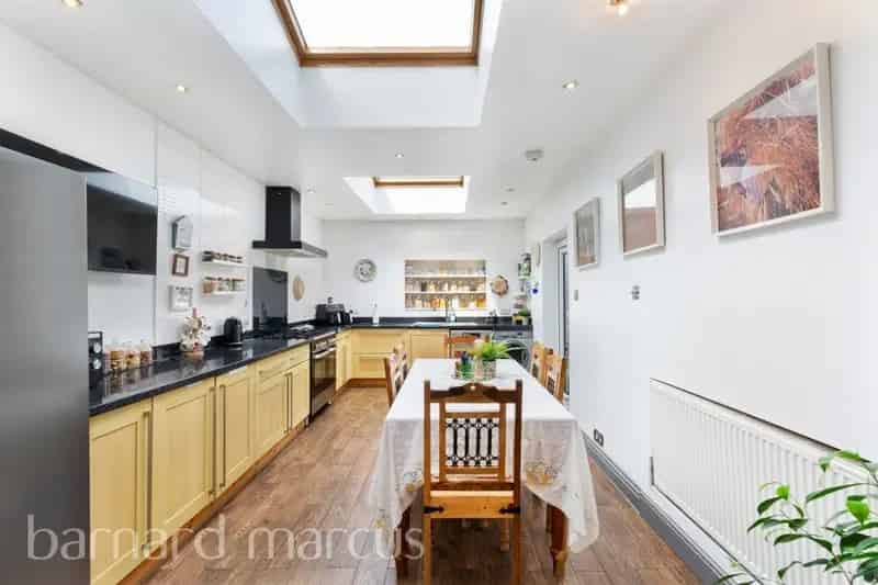 Family Home Near Mitcham Eastfield Station - 3 Beds, Garden, Parking