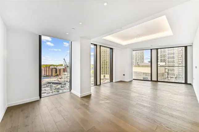 Flat to rent in Carnation Way, London SW8