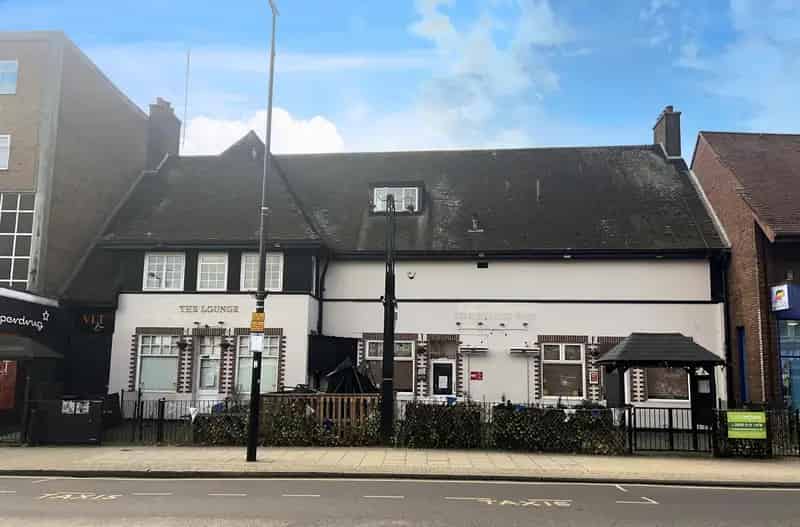 Busy Pub and Nightclub to Let in Hornchurch High Street