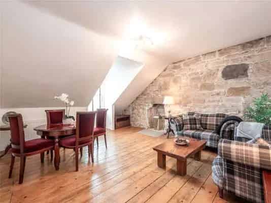 Edinburgh East New Town 2-Bedroom Apartment for Sale