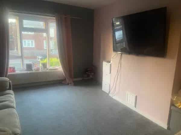 2 Double Bedroom Flat with Wet Room and Private Garden