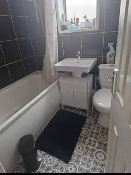 3 Bedroom House With Double Driveway And Large Garden