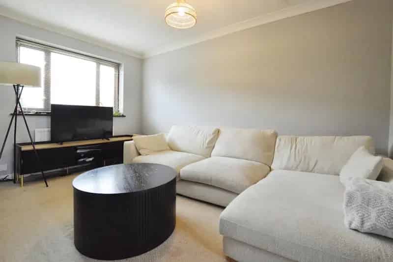 2 Bed House Near Hatfield A1M
