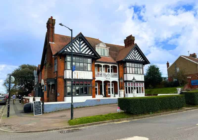 Freehold 12-Bedroom Pub Hotel Southwold