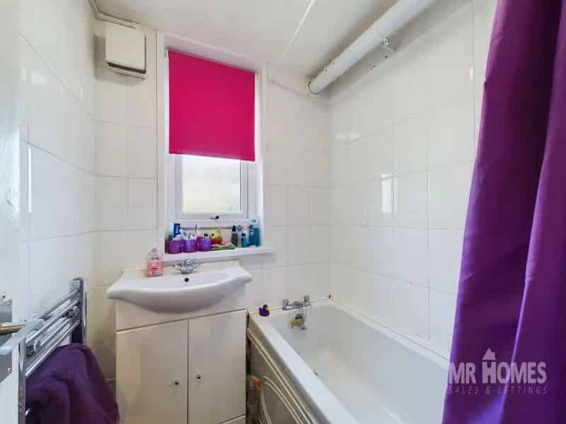 2 Bed 1st Floor Apartment For Sale
