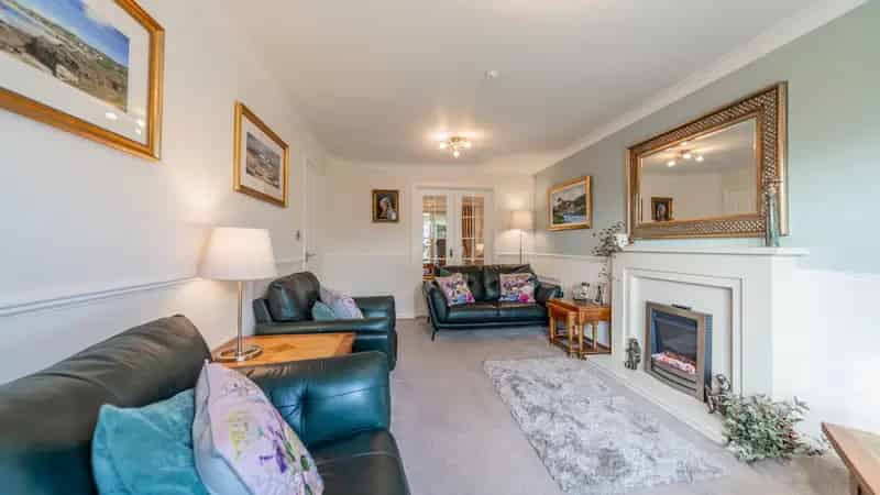Spacious Detached Villa 6 Apartments Landscaped Corner Plot Garage Conversion