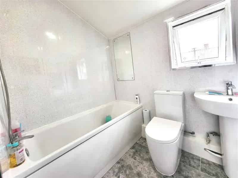 1 Bedroom Flat Auction Sale June 24 2025