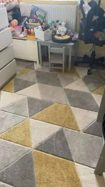 4 Bed House with Separate WC and Toilet and Garden