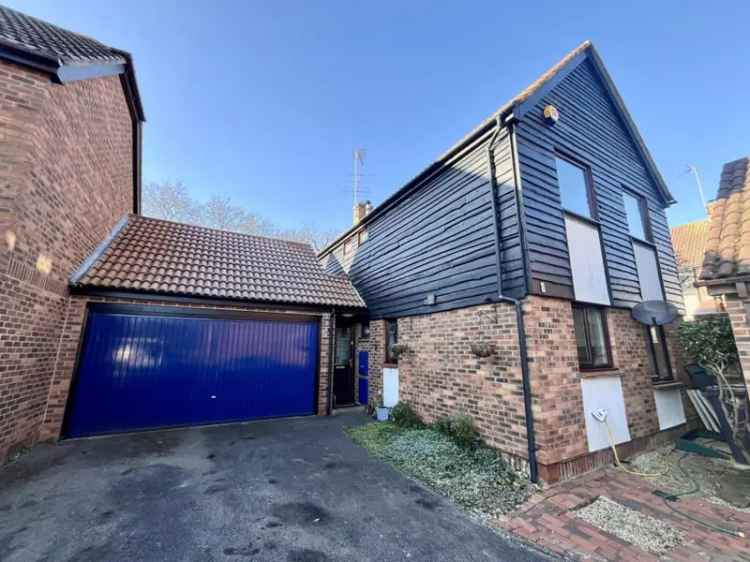 Spacious Detached Property in Lychpit