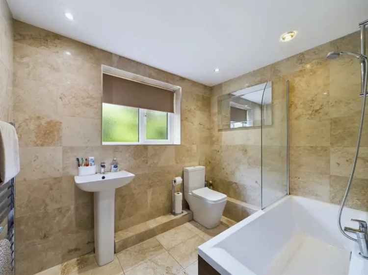 4 Bedroom House with Stunning Garden and Stream