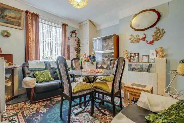 6 Bedroom Period House for Sale in Clifford Gardens London NW10