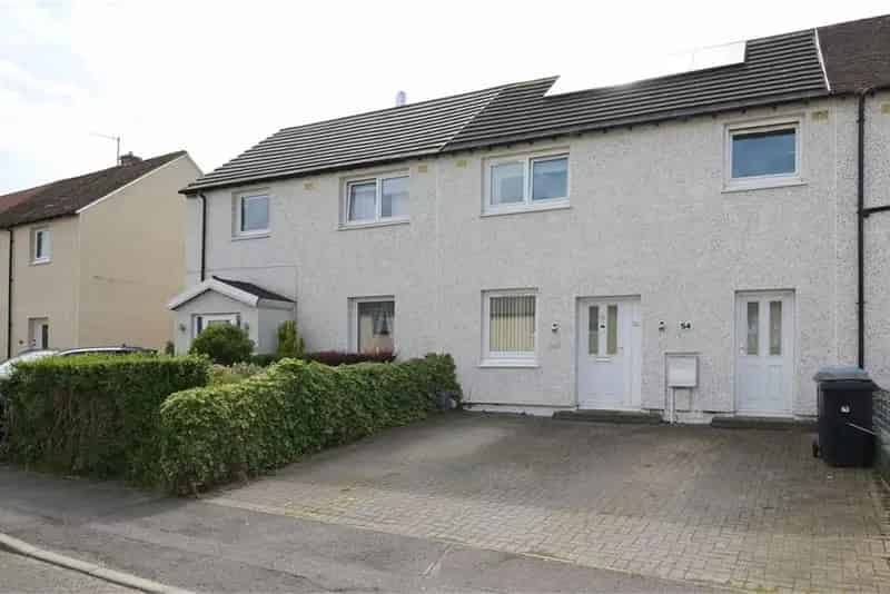 3 Bed Terraced House with Modern Kitchen and Garden