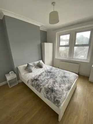 Double Room in Fishponds All Girls House Bills Included