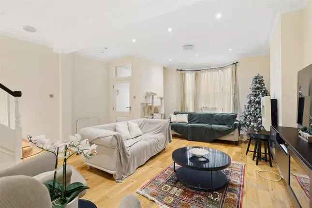 Four Bedroom Family Home Fulham SW6 Near River Thames