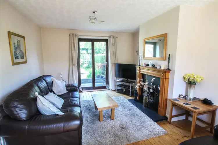 House For Sale in Leeds, England