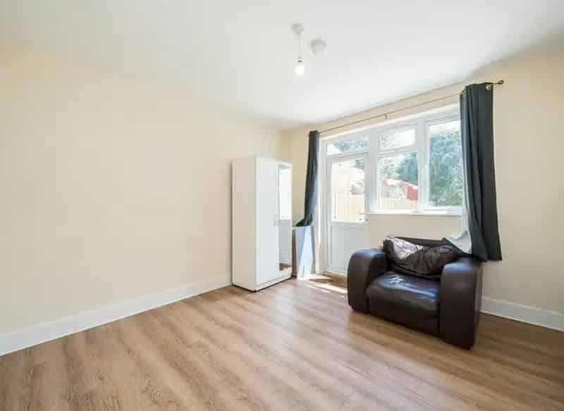 Four Bedroom Family Home Near Isleworth and Hounslow East Stations