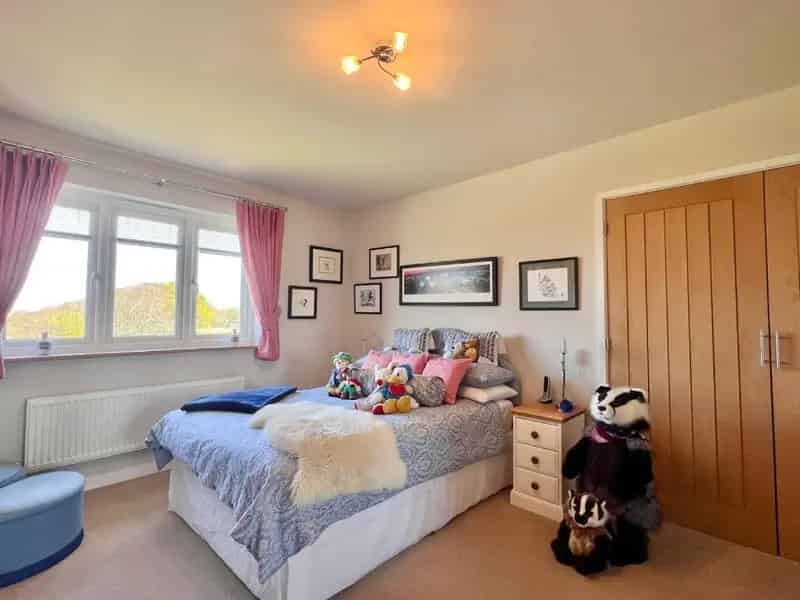 4 Bed Detached House For Sale