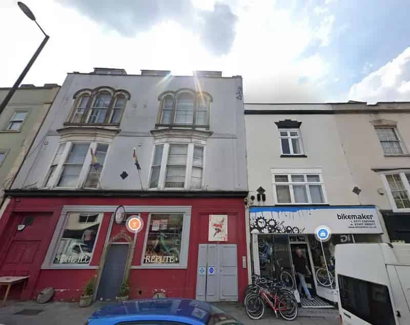 5 Bedroom Terraced House with Shop Unit - High Rental Yield