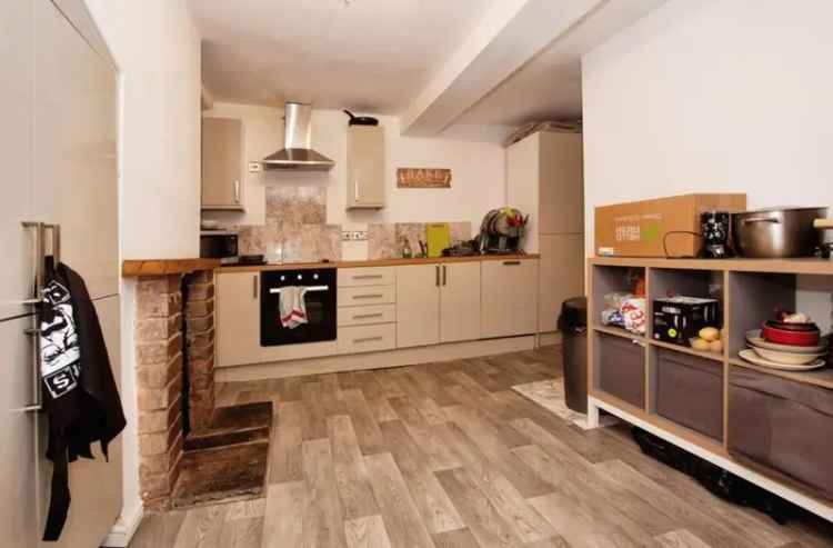 5 bedroom terraced house for sale