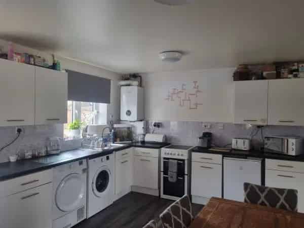 3 Bed House with Double Driveway and Secure Garden