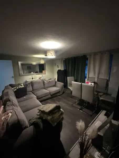 Spacious Family Home Near Schools and Amenities