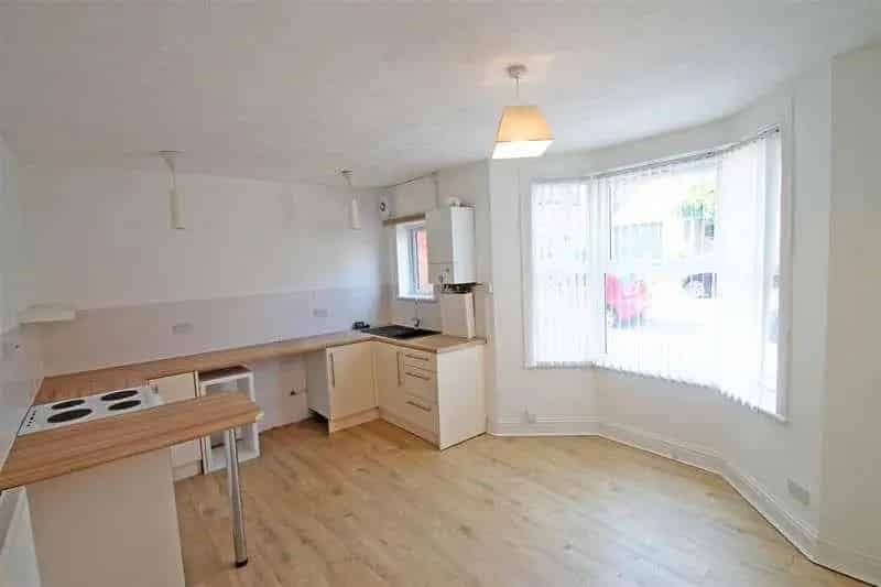1 Bed Flat for Sale - Ground Floor Apartment with Parking
