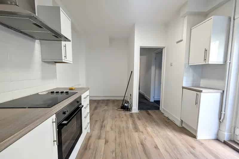 Newly Renovated 2 Bedroom Apartment Tonypandy Zero Deposit Available