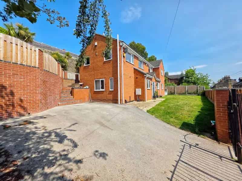 4 Bed Gated Family Home Luxury Open Plan Kitchen Worsbrough