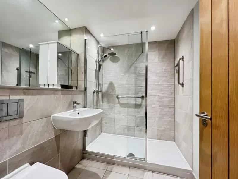 1 Bed Flat for Sale Hythe High Street - Modern Apartment with Parking