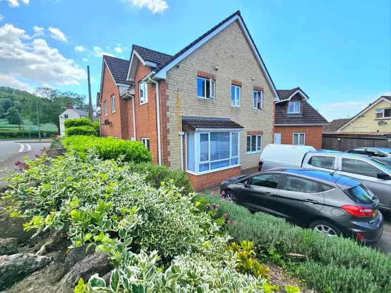 2 Bedroom Flat for Sale