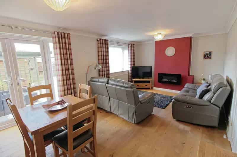 3 Bedroom Semi-Detached House for Rent